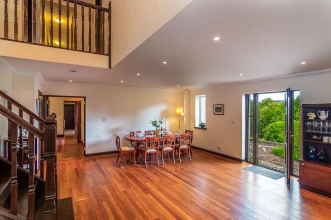 Entrance hall/lounge