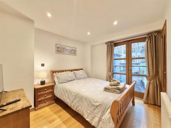Bedroom 1.jpg