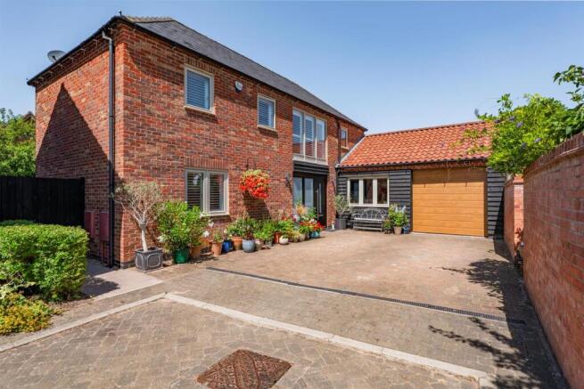 6 Old Greyhound Close-04.jpg