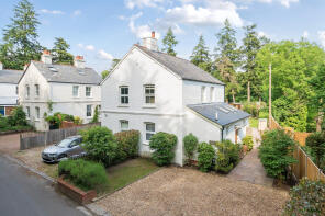 1, Hamlash Cottages, Hamlash Lane, Frensham, Farnham GU10 3AT