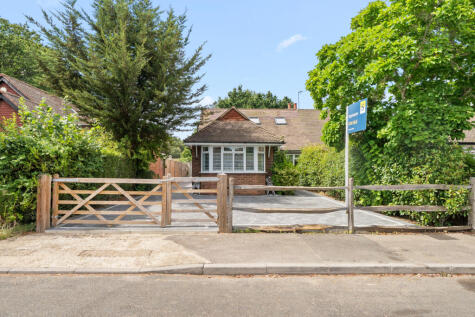 Foxhills Close, Ottershaw, Chertsey, Surrey, KT16