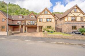 4, The Glade, Blackwood NP12 2HB