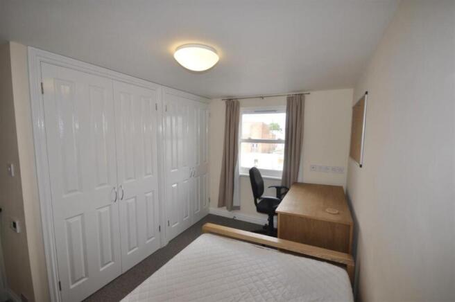 further bedroom.jpg