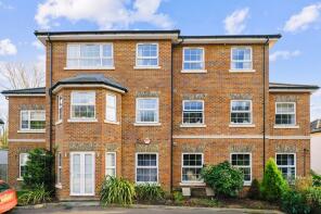 Flat 14, Portland Place, Portsmouth Road, Thames Ditton KT7 0EY