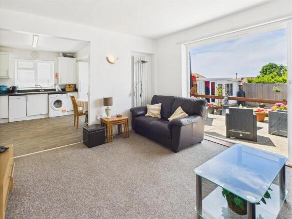 Lounge/Kitchen