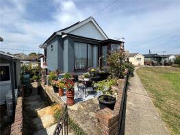 5, Saxon Way, Point Clear Bay, Clacton-on-sea CO16 8LZ