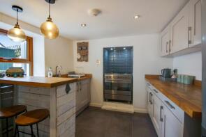 2, Symons Cottages, High Street, Ilfracombe EX34 0ER