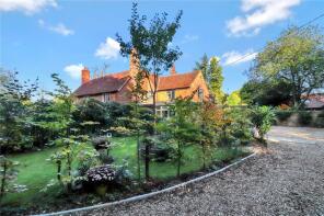Woodmans House, Holly Hedges Lane, Bovingdon, Hemel Hempstead HP3 0PE