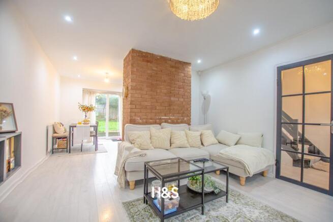 85 Scott Road - lounge 1.jpg