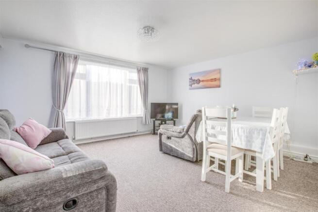 Flat 4, Seven Acre house, Queensmead Road, HP10 9X