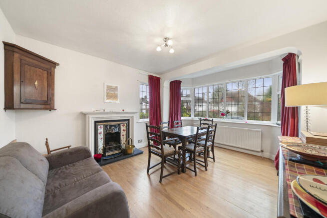 66 Hillcrest Gardens KT10001.jpg