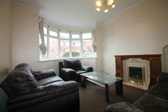 12EM- Living Room.JPG