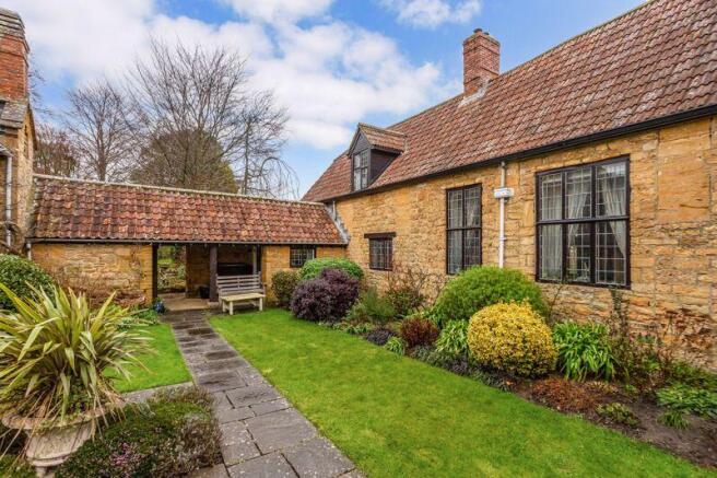 1 Hayes End Manor