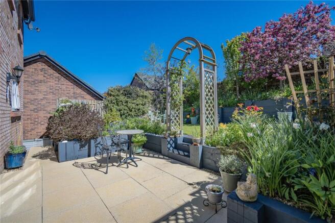 2 Meadow Close