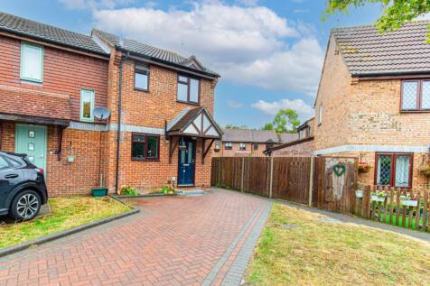 Colbred Corner, Fleet, GU51