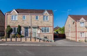 17, Willow Tree Grove, Heron Cross, Stoke-on-trent ST4 3BF