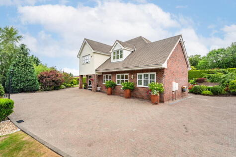 Mountain Road, Conwy, LL32