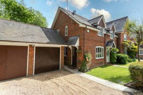 33, Beauclerk Green, Winchfield, Hook RG27 8BF