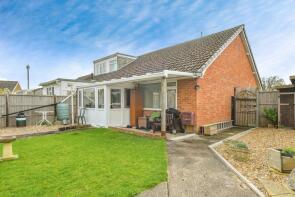8, Fairway, Calne SN11 0LE