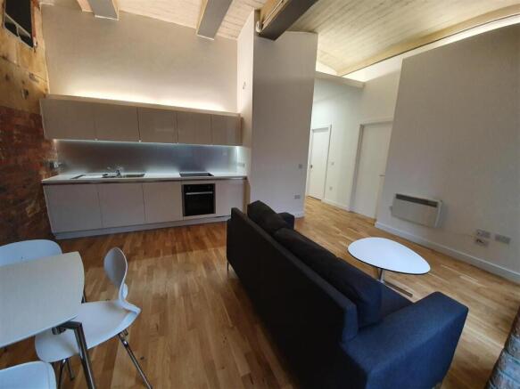 Kitchen / Lounge
