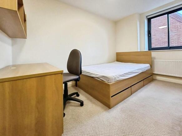 4d27d417-Bedroom
