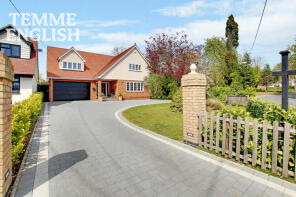 Two Oaks, Church Road, West Hanningfield, Chelmsford CM2 8UJ