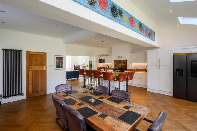 KITCHEN DINING FAMILY ROOM