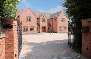 5 Treetops, Woodlands Close, Hopwas, Tamworth B78 3DU