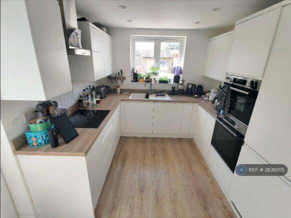 Kitchen Fully Kitted Out