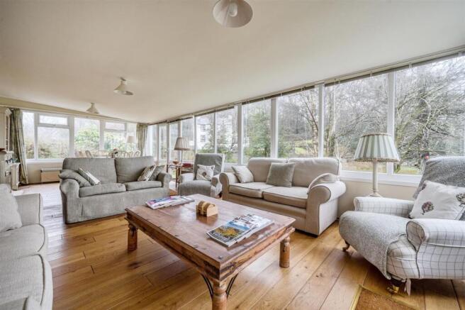 LOUNGE/GARDEN ROOM