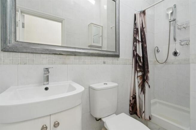30 Blackshaw Road, London, SW17 1JB bathroom 1.jpg