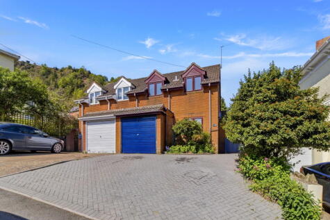 Belvoir Bank, Malvern, Worcestershire, WR14
