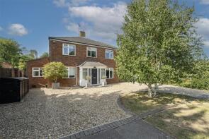 11, Tuffnells Way, Harpenden AL5 3HJ