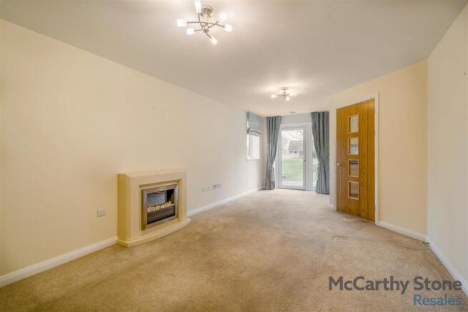 8678166-interior01.jpg