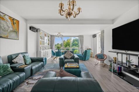 Kew Bridge Road,
Brentford, TW8