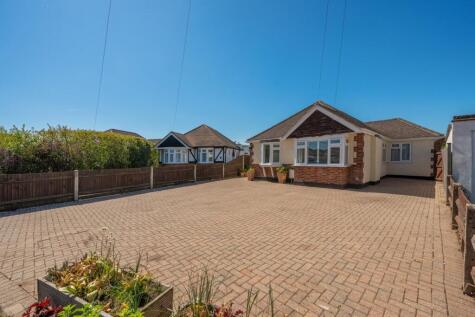 Lois Drive, Shepperton, TW17