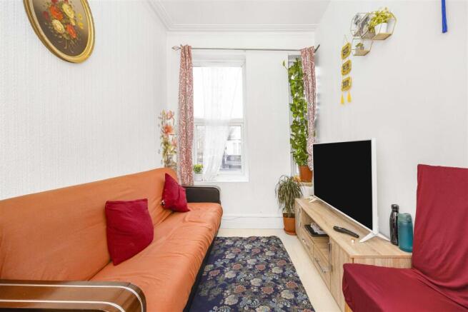 Flat 2   837A Romford Road -011.JPG