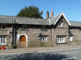 7, Church Row, Defynnog, Brecon LD3 8SD