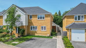 6, Hurst Wood Close, Wadhurst TN5 7FD