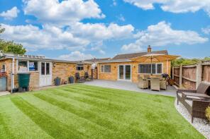 16, Kerridges, Norwich NR16 2QA