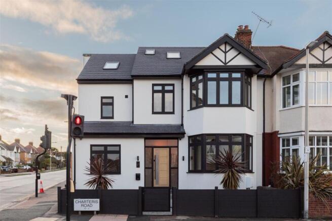 Charteris Road, IG8