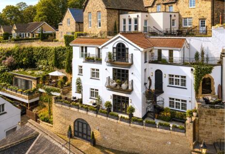 Waterside, Knaresborough, HG5