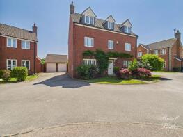 11, Tudors Close, Buckingham MK18 2FE