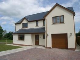 19, Bro'r Dderwen, Clynderwen SA66 7NR
