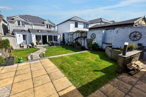 Heathfield Gardens, Redruth Highway, Redruth