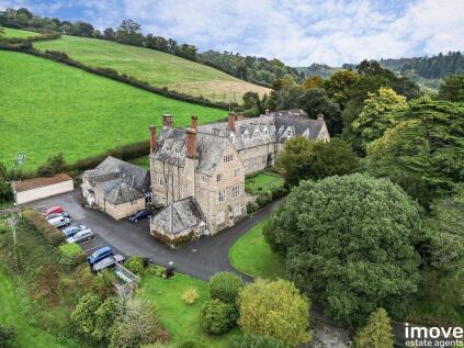 Devon House Drive, Bovey Tracey, Newton Abbot, TQ13