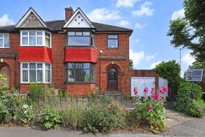 23, Forest Approach, Woodford Green IG8 9BW