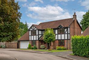 5 Oakes, Winterpit Close, Horsham RH13 6JY