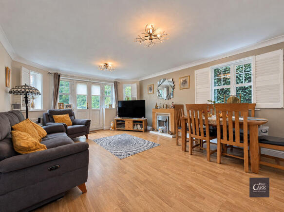 LOUNGE/DINING ROOM