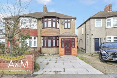 Caterham Avenue, Clayhall